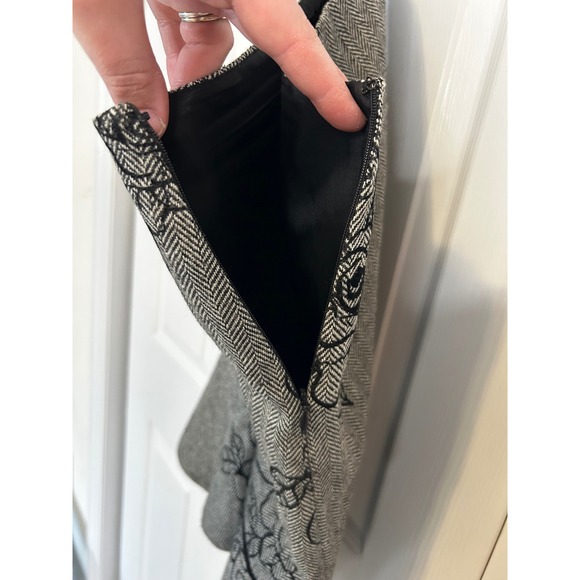 White House Black Market Herringbone Floral Embroidered Trumpet Skirt Grey 2 - Picture 4 of 4